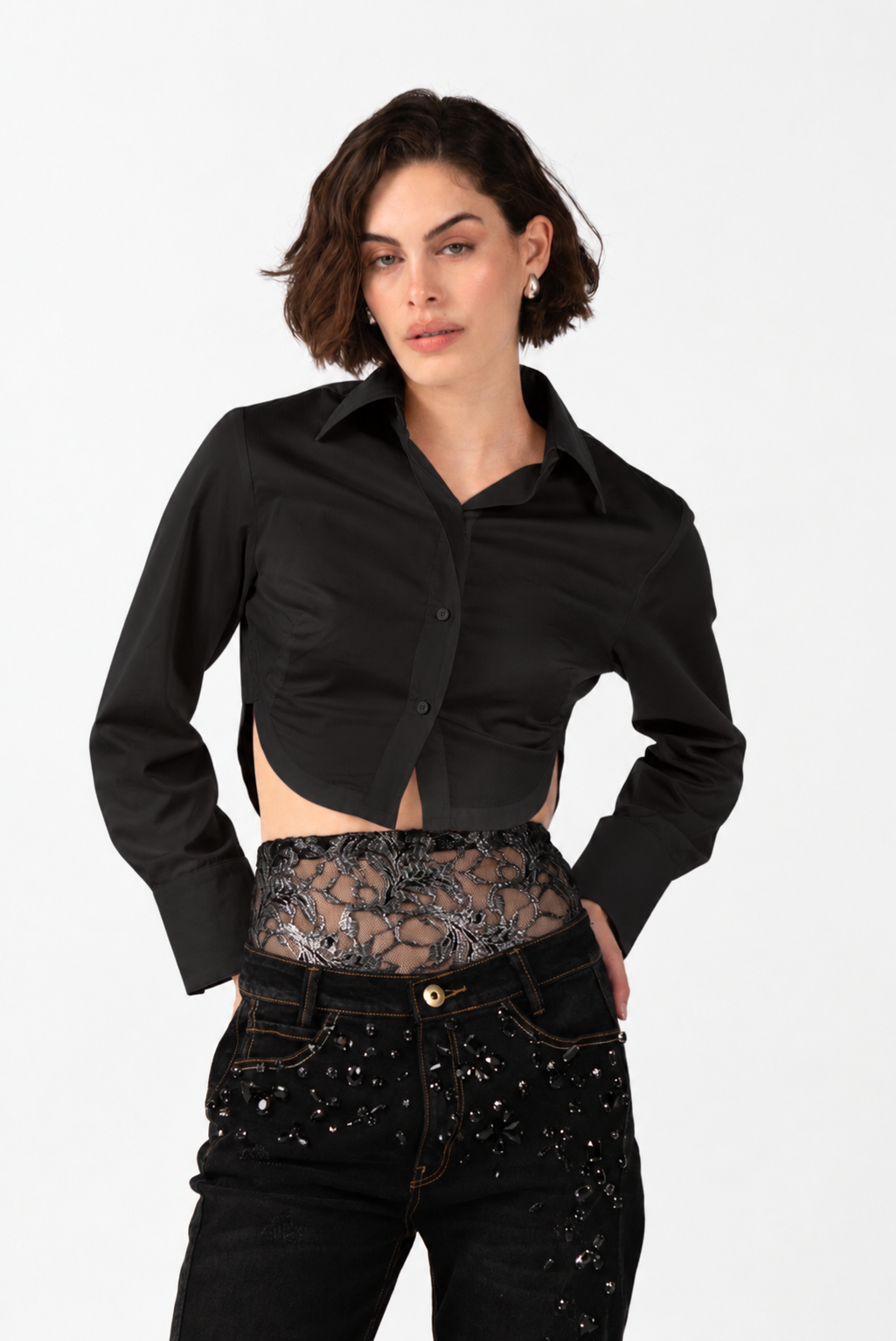 Camisera Amelia Corta blanca en algodón egipcio con silueta cropped y espalda desmontable de Mariangélica Guerra.