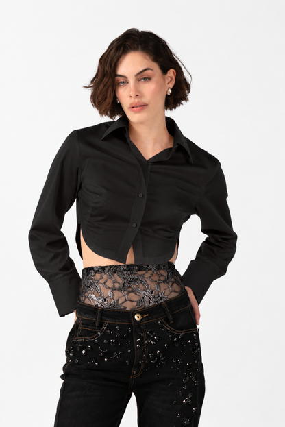 Camisera Amelia Corta blanca en algodón egipcio con silueta cropped y espalda desmontable de Mariangélica Guerra.